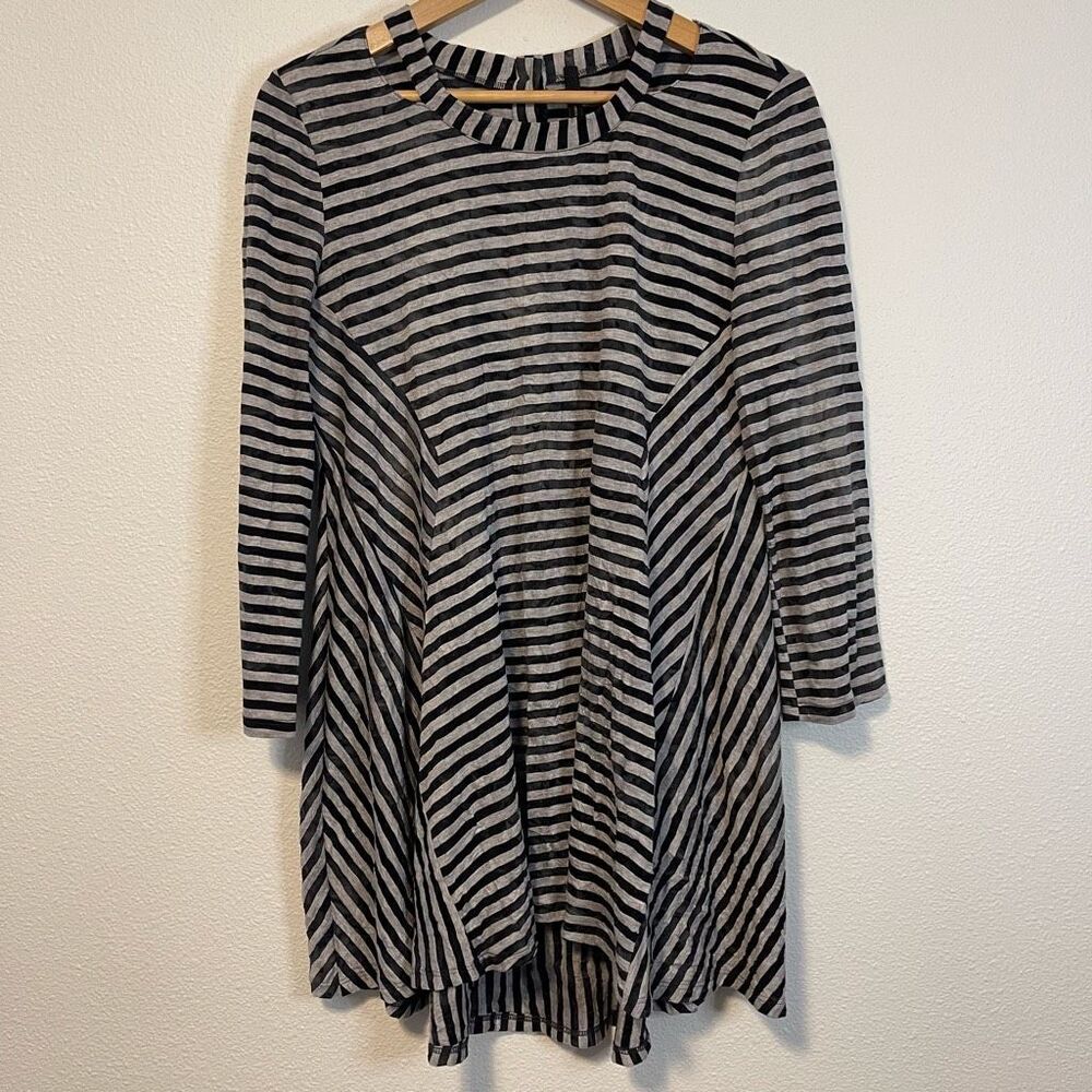 IC‎ By Connie K Striped Cutout Top Size Medium